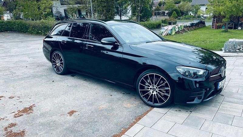 Schwarz Gebraucht 2021 Mercedes E400 Limousine | 38.999 € (Fairer Preis) - Bild 1/4