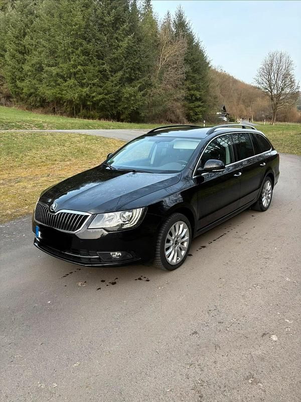 Gebraucht Skoda Superb 170 PS (125 kW) 2015 Schwarz Kombi