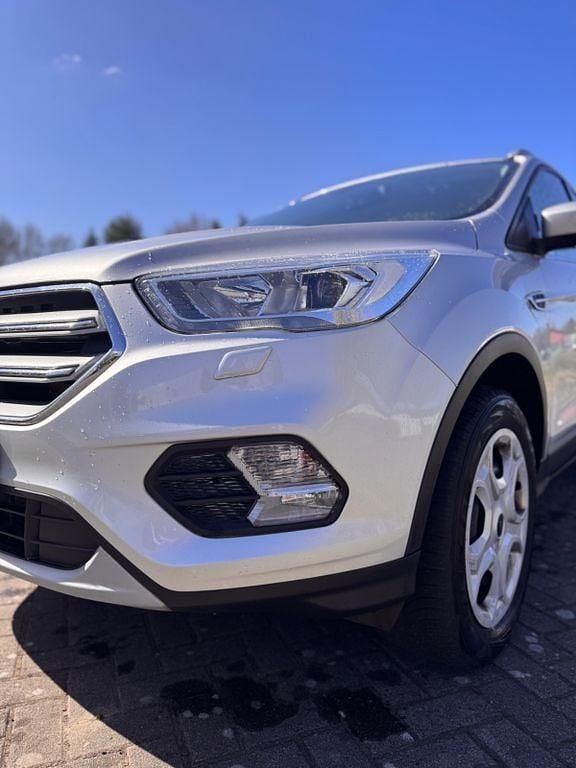 Usado Ford Kuga 150 HP (110 kW) 2019 Prateado SUV
