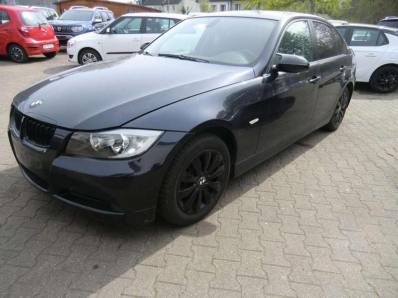 Gebraucht BMW 318 129 PS (94 kW) 2006 Monacoblau metallic Limousine