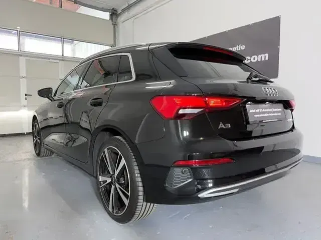 Używany Audi A3 Ambiente 150 KM (110 kW) 2022 Czarny Sedan/Limuzyna