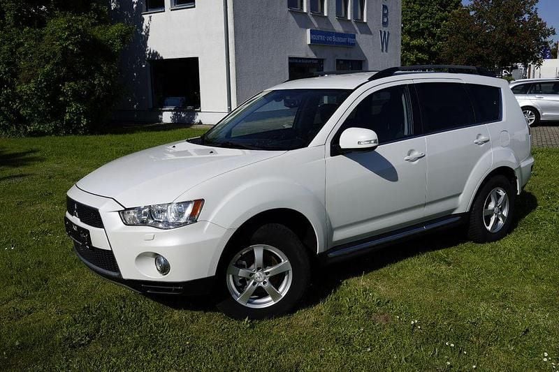 Weiß Gebraucht 2012 Mitsubishi Outlander Invite SUV | 4.999 € (Guter Preis) - Bild 1/4