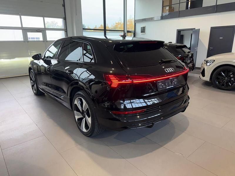 Gebraucht Audi e-tron S-Line 300 kW (408 PS) 2022 Schwarz SUV