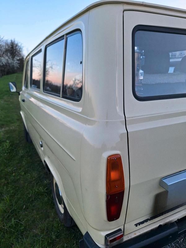 Second-hand Ford Transit 78 CP (57 kW) 1981 Bej Monovolum