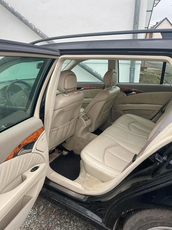 Gebraucht Mercedes E280 177 PS (130 kW) 2005 Schwarz Kombi