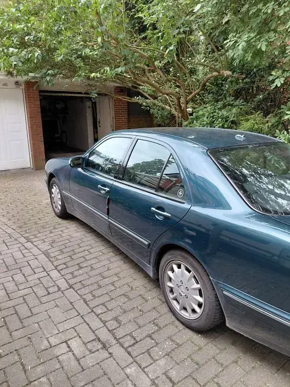 Gebraucht Mercedes E280 Elegance 204 PS (150 kW) 2000 Grün Limousine