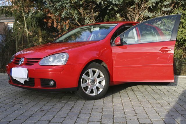 Rot Gebraucht 2004 VW Golf V Sportline Kleinwagen | 6.950 € (Teuer) - Bild 1/4