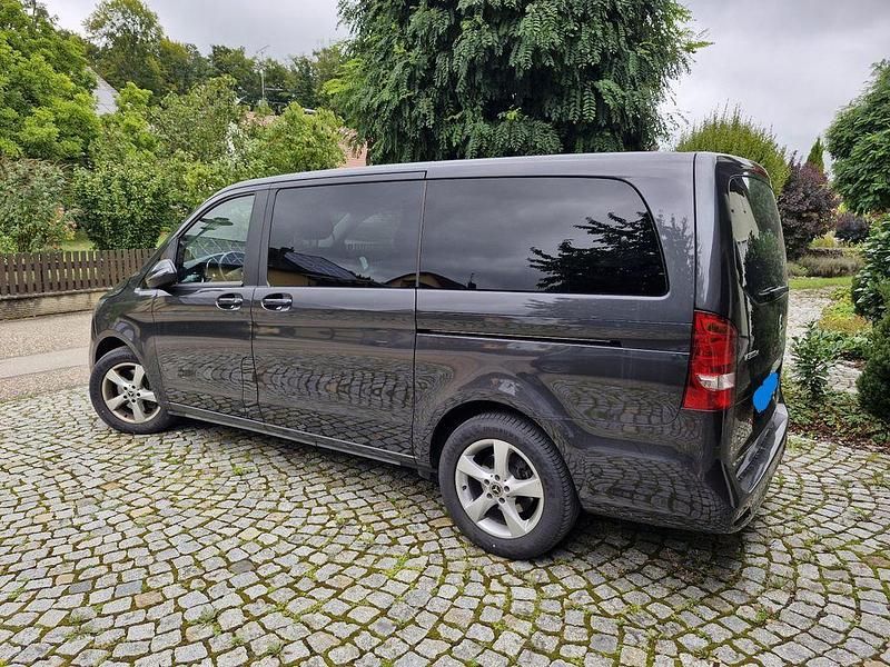 Gebraucht Mercedes V300 239 PS (175 kW) 2021 Schwarz Van / Kleinbus