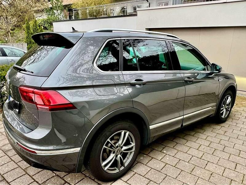 Gebraucht VW Tiguan Highline 150 PS (110 kW) 2018 Grau SUV