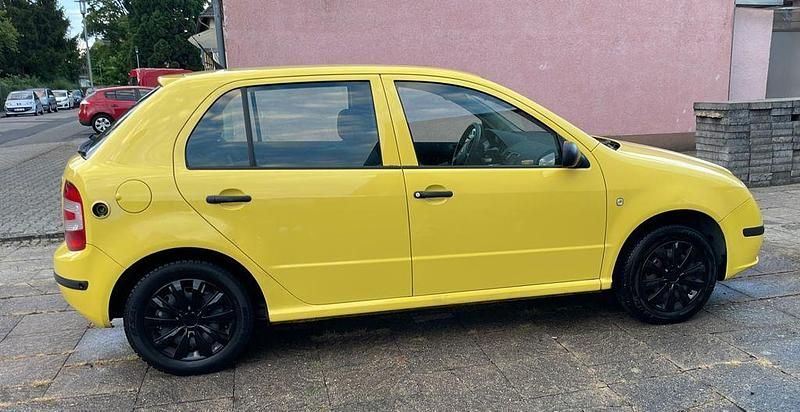 Gelb Gebraucht 2007 Skoda Fabia Cool Edition Limousine | 2.600 € (Teuer) - Bild 1/3