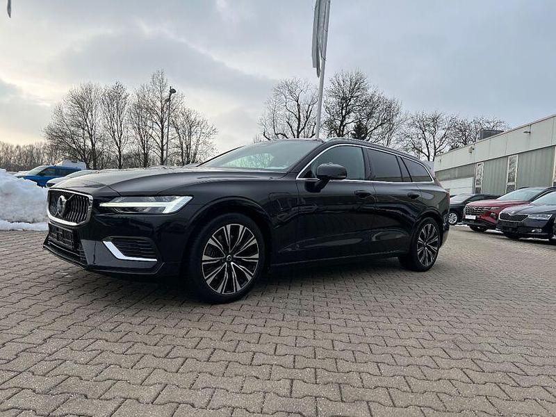 Gebraucht Volvo V60 Plus 455 PS (334 kW) 2022 Onyx black / metallic Kombi