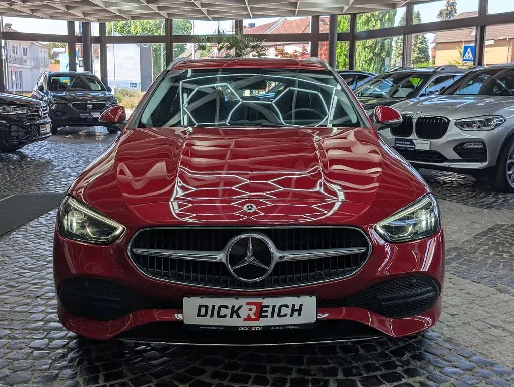Gebraucht Mercedes C180 Avantgarde 193 PS (141 kW) 2024 Rot Limousine