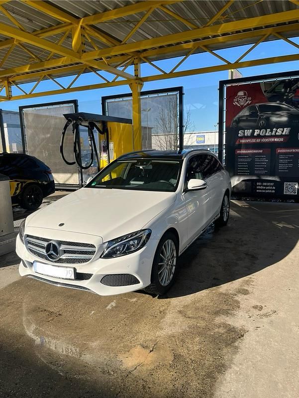 Weiß Gebraucht 2017 Mercedes C200 Kombi | 19.000 € - Bild 1/4