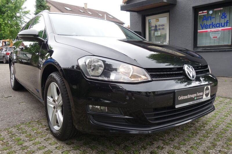 Deep black perleffekt Gebraucht 2016 VW Golf VII Comfortline Kombi | 11.990 € (Fairer Preis) - Bild 1/4