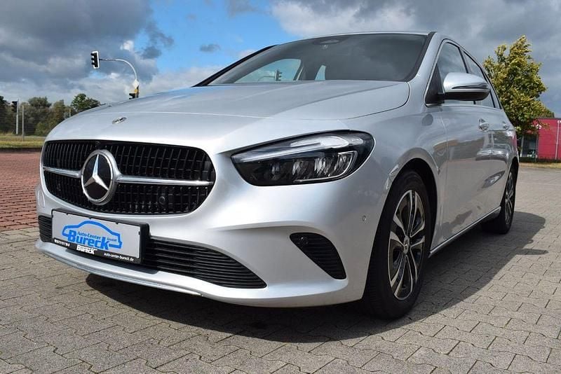Gebraucht Mercedes B180 Progressive 136 PS (100 kW) 2023 Silber Van / Kleinbus
