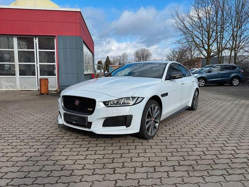 Gebraucht Jaguar XE 300 PS (220 kW) 2019 Weiß Limousine