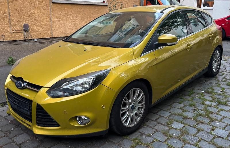 Andere farben Gebraucht 2011 Ford Focus Titanium Limousine | 3.500 € (Fairer Preis) - Bild 1/4