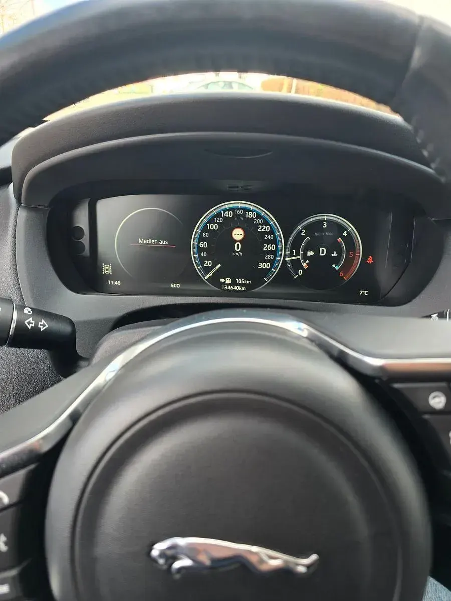 Używany Jaguar F-Pace 179 KM (131 kW) 2018 Czarny SUV