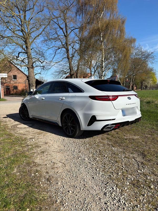 Gebraucht Kia ProCeed GT 204 PS (150 kW) 2021 Weiß Kombi