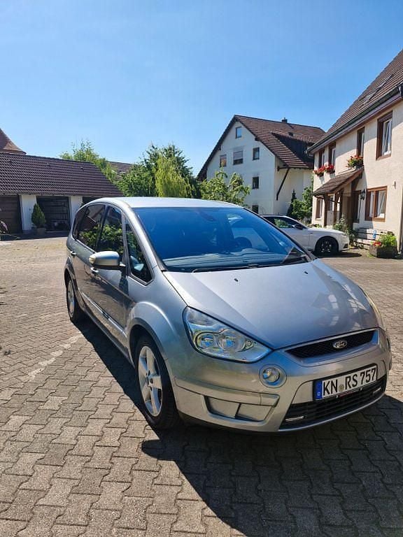 Silber Gebraucht 2009 Ford S-MAX Ambiente Van / Kleinbus | 6.800 € - Bild 1/4