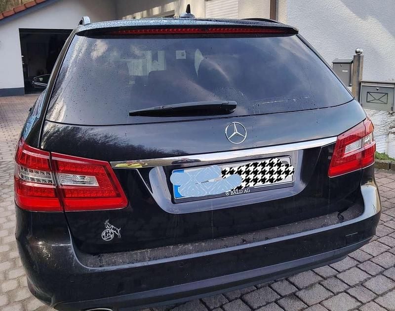 Gebraucht Mercedes E220 170 PS (125 kW) 2010 Schwarz Kombi