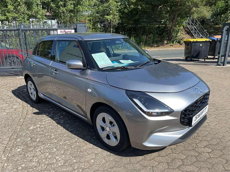 Neu Suzuki Swift Comfort 83 PS (61 kW) 2025 Premium silver metallic Kleinwagen