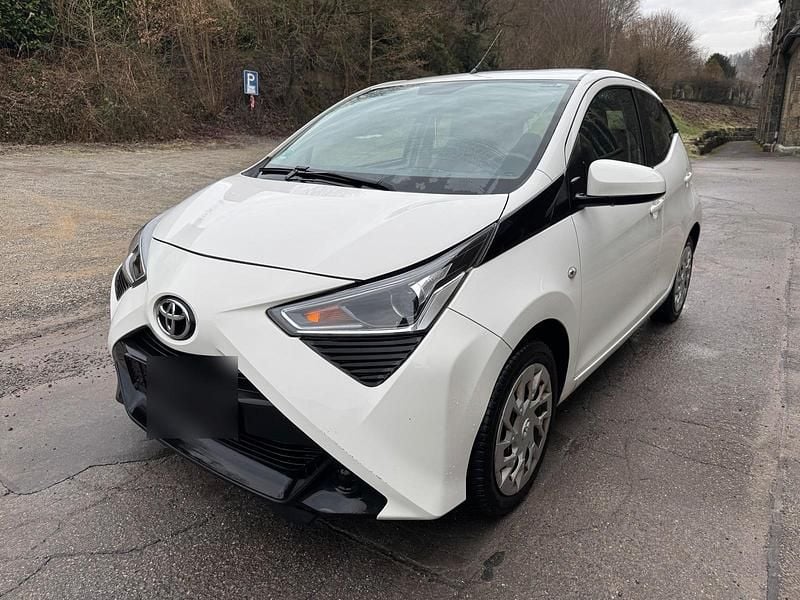 Gebraucht Toyota Aygo 72 PS (52 kW) 2019 Weiß Kleinwagen