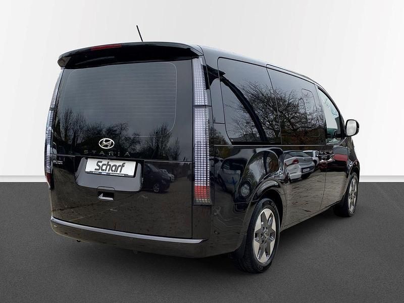Gebraucht Hyundai Staria Prime 177 PS (130 kW) 2024 Braun Van / Kleinbus