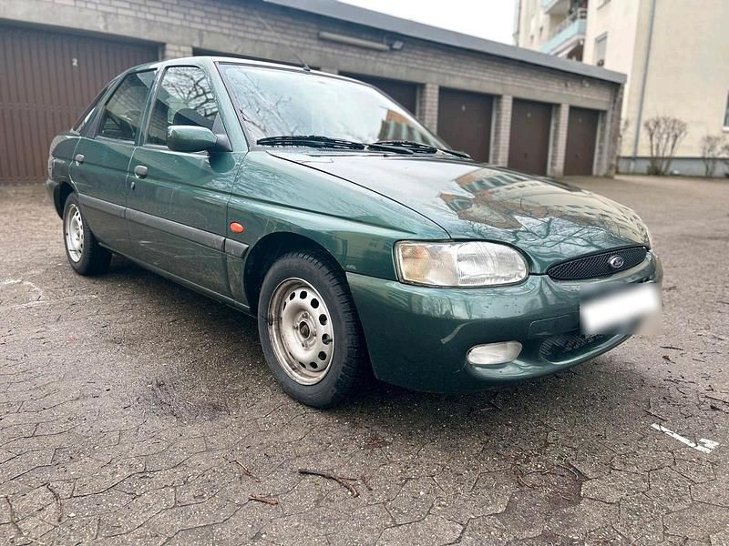 Gebraucht Ford Escort 115 PS (84 kW) 1999 Grün Limousine