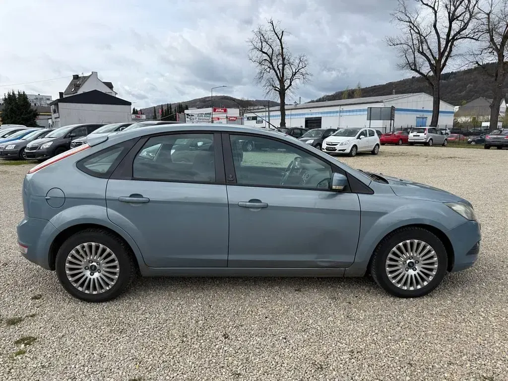 Używany Ford Focus Titanium 116 KM (85 kW) 2008 Beżowy Sedan/Limuzyna