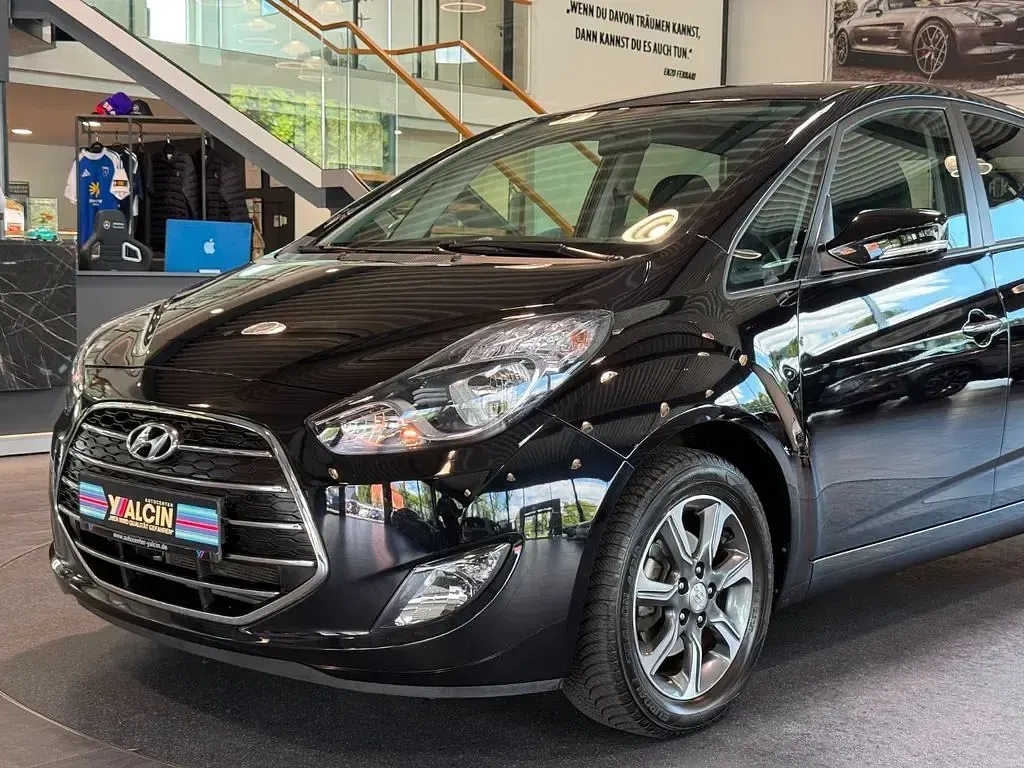 Gebraucht Hyundai i20 Space Plus 125 PS (91 kW) 2019 Schwarz Kleinwagen