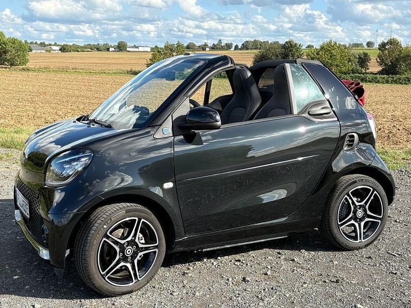 Schwarz Gebraucht 2021 Smart ForTwo Electric Drive Cabrio | 14.650 € (Etwas zu teuer) - Bild 1/4