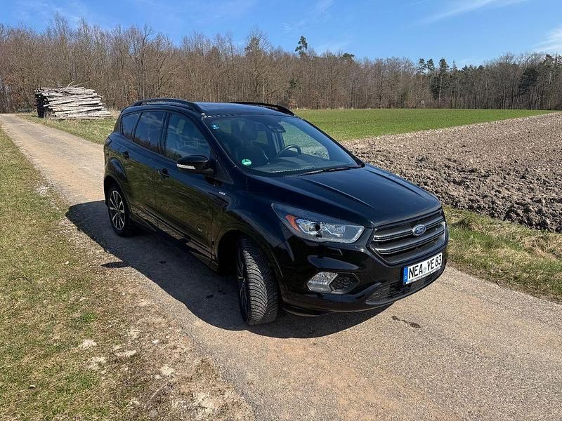 Gebraucht Ford Kuga ST-Line 180 PS (132 kW) 2017 Schwarz SUV