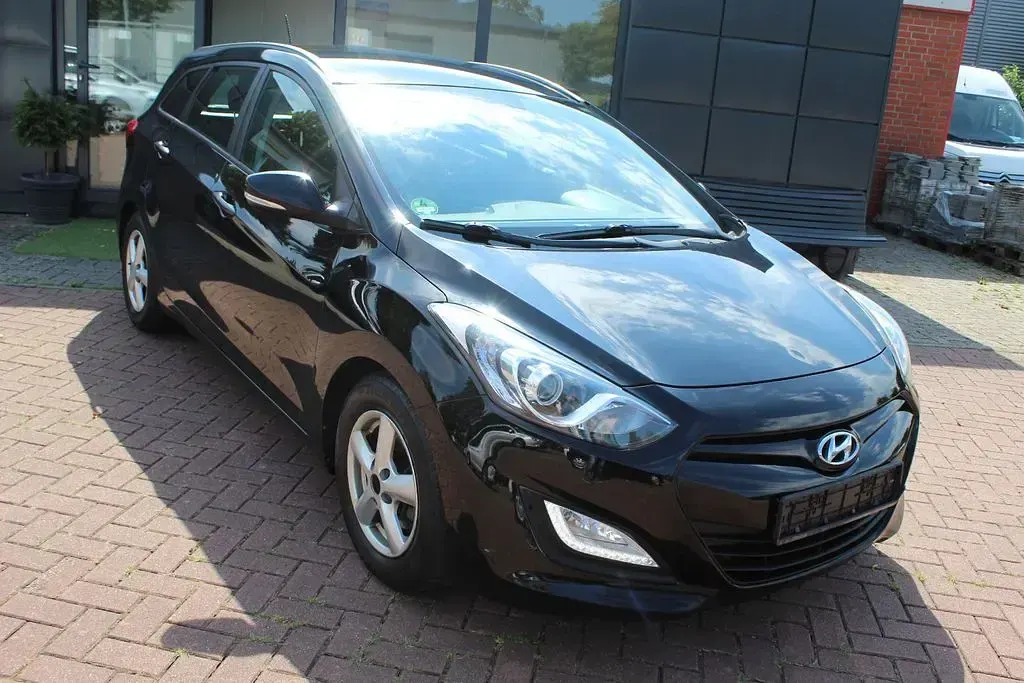 Gebraucht Hyundai i30 Classic 99 PS (72 kW) 2013 Schwarz Kombi