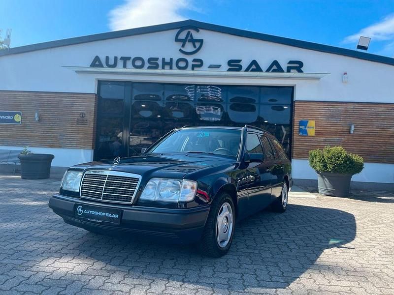 Blau Gebraucht 1995 Mercedes E220 Kombi | 2.900 € - Bild 1/4
