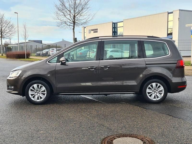 Gebraucht VW Sharan Comfortline 150 PS (110 kW) 2021 Schwarz Van / Kleinbus