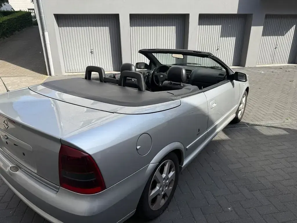 Gebraucht Opel Astra 147 PS (108 kW) 2003 Silber Cabrio