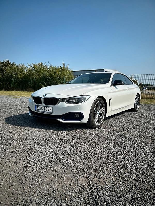 Weiß Gebraucht 2015 BMW 428 Sport Line Coupé | 20.499 € (Fairer Preis) - Bild 1/4