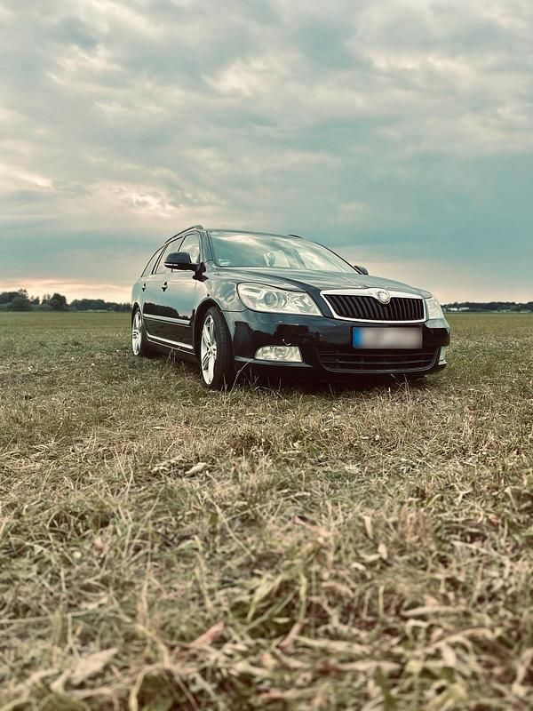 Gebraucht Skoda Octavia 122 PS (89 kW) 2010 Schwarz Kombi