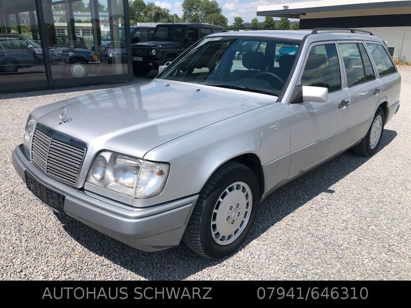 Silber Gebraucht 1995 Mercedes E200 Kombi | 10.950 € - Bild 1/4