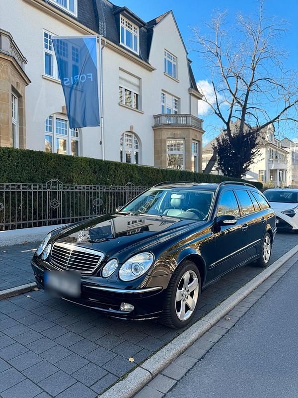 Schwarz Gebraucht 2004 Mercedes E500 Avantgarde Kombi | 14.900 € - Bild 1/4