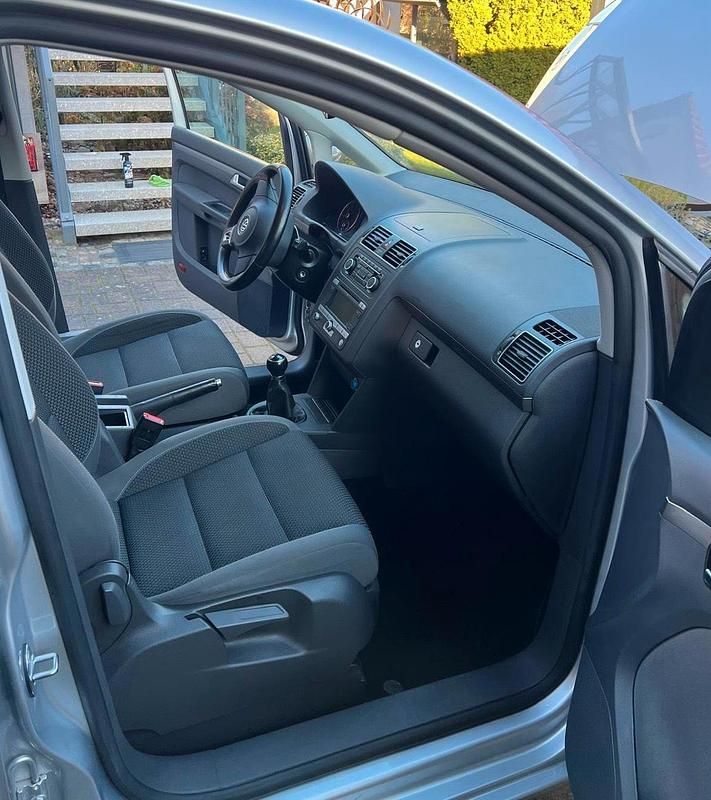 Gebraucht VW Touran 140 PS (102 kW) 2012 Silber Van / Kleinbus