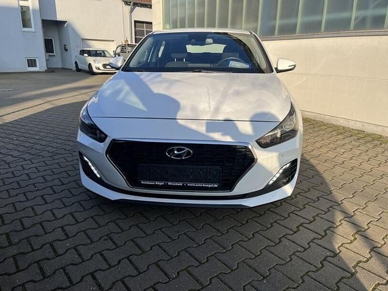 Gebraucht Hyundai i30 Style 140 PS (102 kW) 2019 Weiß Limousine