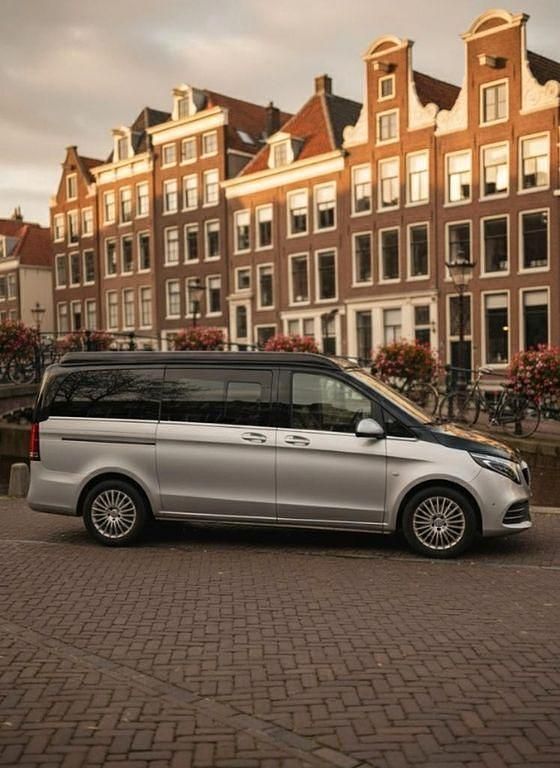 Silber Gebraucht 2018 Mercedes Vito Van / Kleinbus | 53.000 € - Bild 1/4
