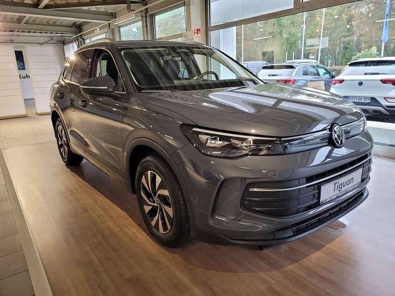 Delfingrau metallic Gebraucht 2025 VW Tiguan Life SUV | 40.900 € (Teuer) - Bild 1/4
