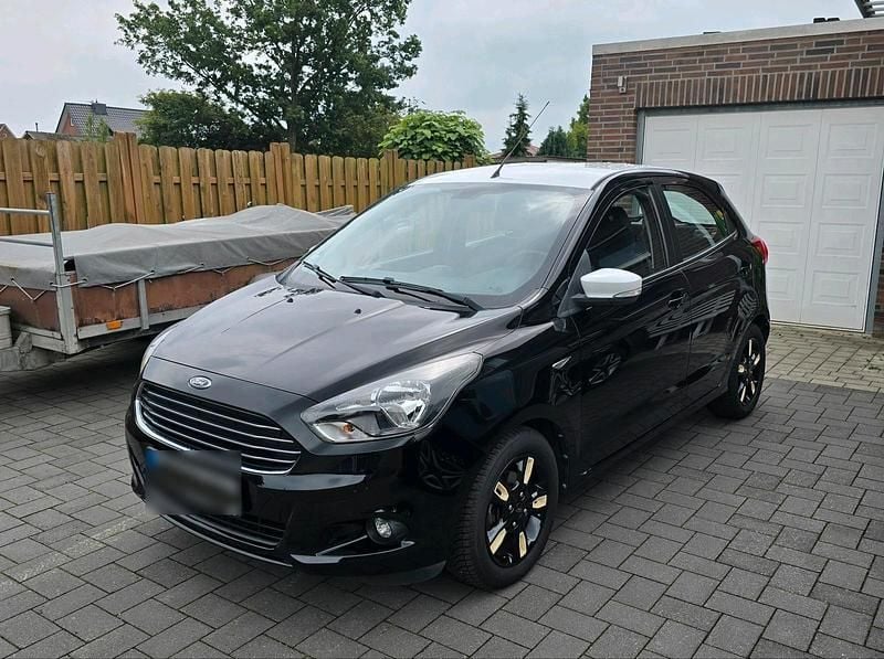 Gebraucht Ford Ka Plus 85 PS (62 kW) 2017 Schwarz Kleinwagen