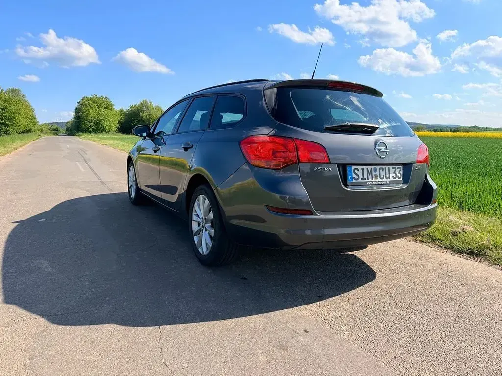 Gebraucht Opel Astra 125 PS (91 kW) 2012 Grau Kombi