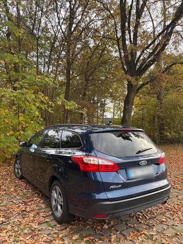 Gebraucht Ford Focus 116 PS (85 kW) 2013 Blau Kombi