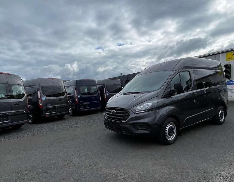 Gebraucht Ford Transit Custom 131 PS (96 kW) 2023 Magneticgrau (metallic) Van / Kleinbus