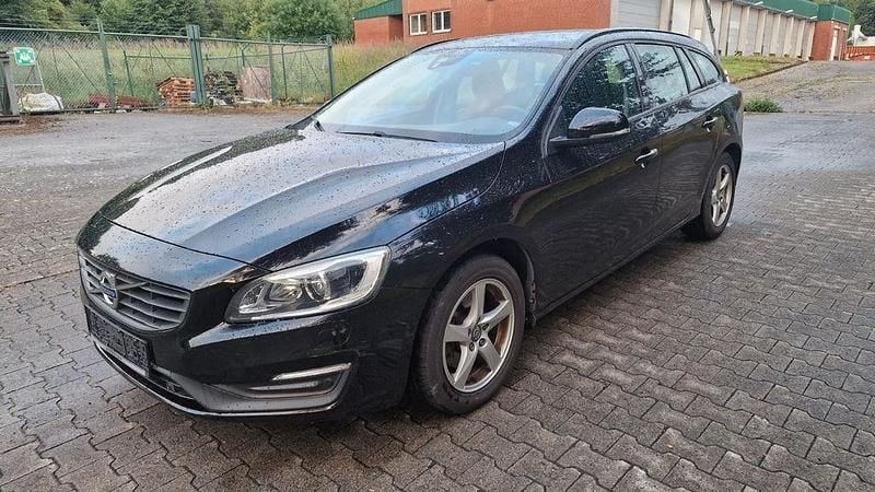 Gebraucht Volvo V60 Business Edition 190 PS (139 kW) 2016 Schwarz Kombi